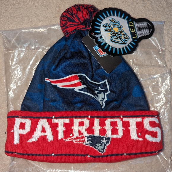 New England Patriots LED Light Up Beanie Knit Cap - Picture 1 of 8